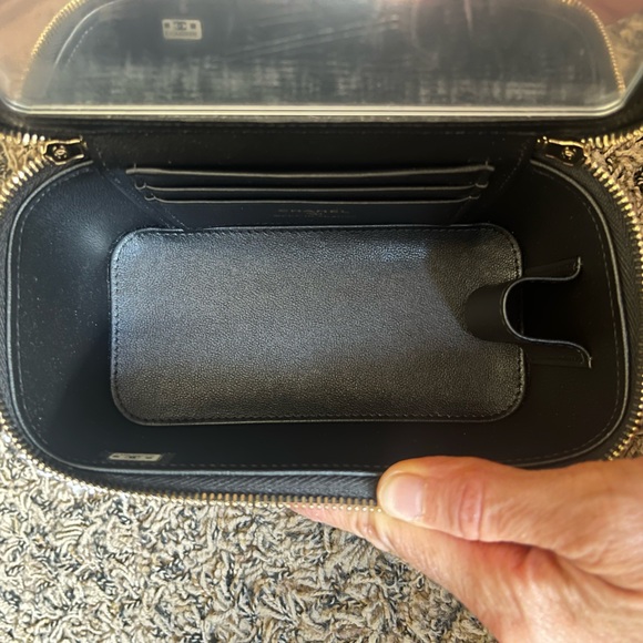 NOT AVAILABLE Brand New!! EXTREMELY RARE Chanel Tweed And Sequin Vanity - Picture 9 of 12